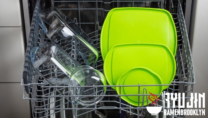 is pyrex dishwasher safe