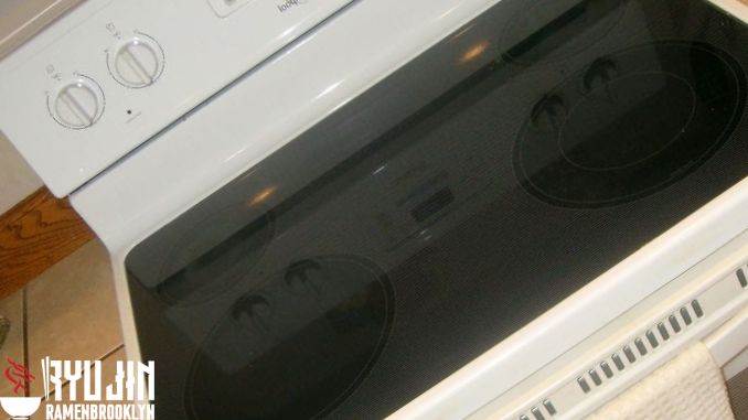 How Does An Oven's Self-Cleaning Function Work?