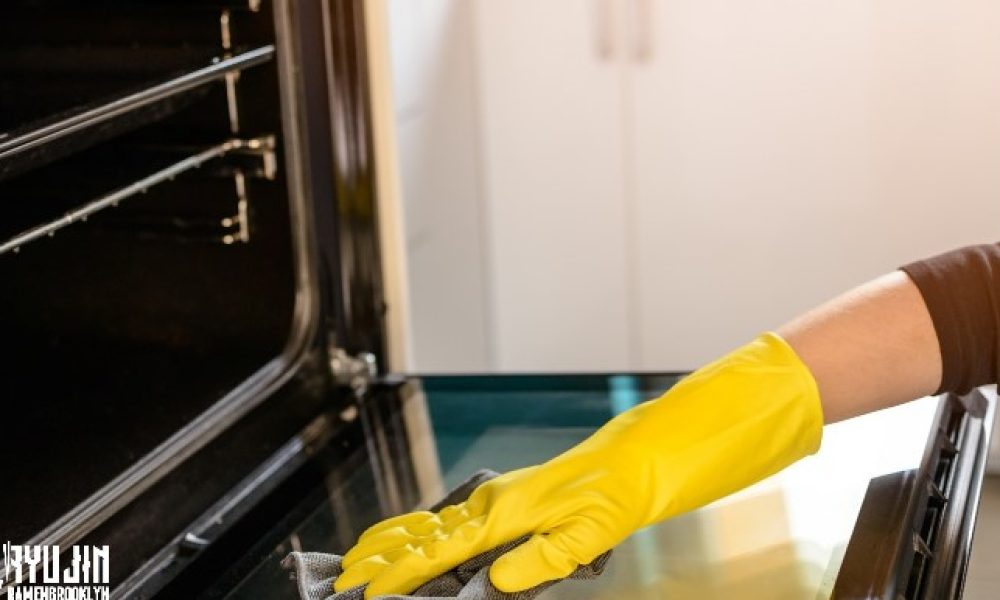 How to Clean Oven with Baking Soda